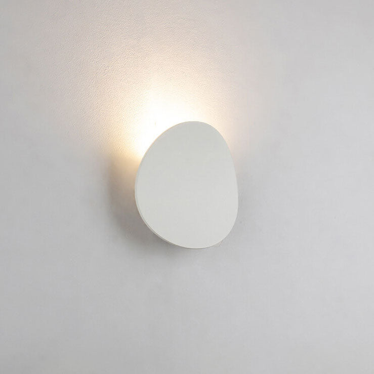 Sleek Round 1-Light LED Wall Sconce for Indoor & Outdoor Use – Minimalist Design