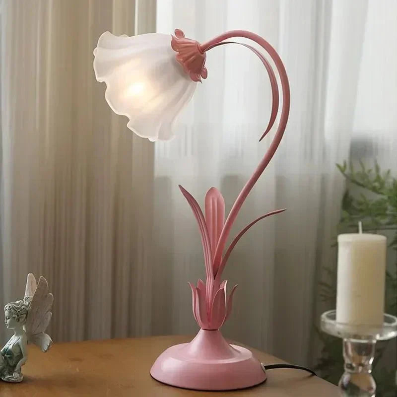 Vintage-Style Flower Table Lamp for Bedroom or Living Room – Elegant Floral Accent Lighting